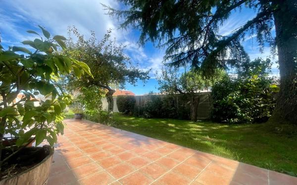 Maison à vendre    3 pièces • 142 m2 Viella