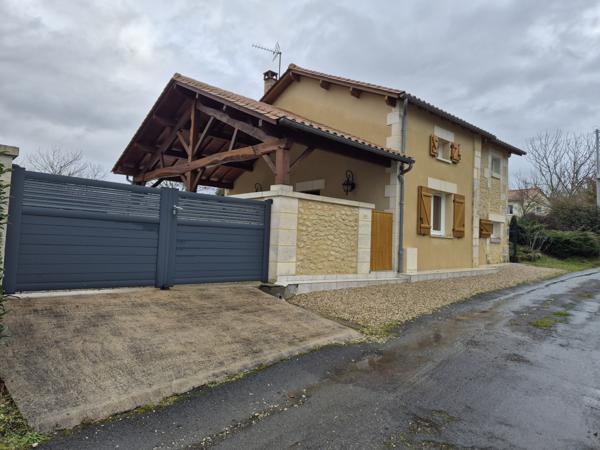 Tocane-Saint-Apre (24350) Dordogne, Périgueux, Tocane, maison rénovée 90m², deux chambres, un bureau, terrain plat