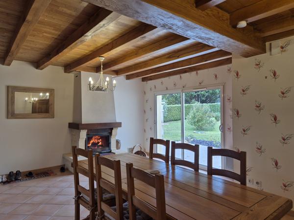 Tocane-Saint-Apre (24350) Dordogne, Périgueux, Tocane, maison rénovée 90m², deux chambres, un bureau, terrain plat