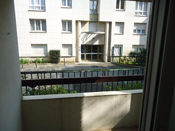 Grand 2P vide avec deux balcons