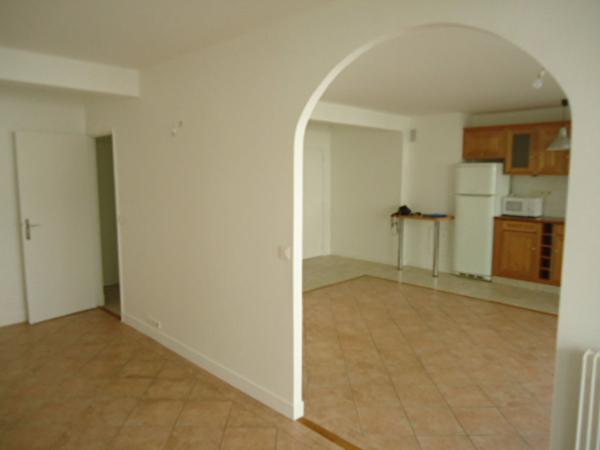 Grand 2P vide avec deux balcons