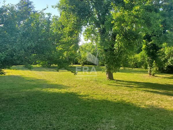 A VENDRE Terrain les-Granges-le-Roi 853 m2