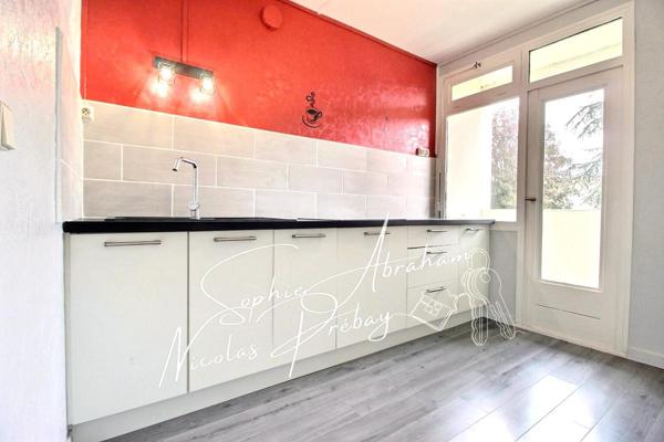 Bel appartement  2 pièces, cave et parking à PITHIVIERS