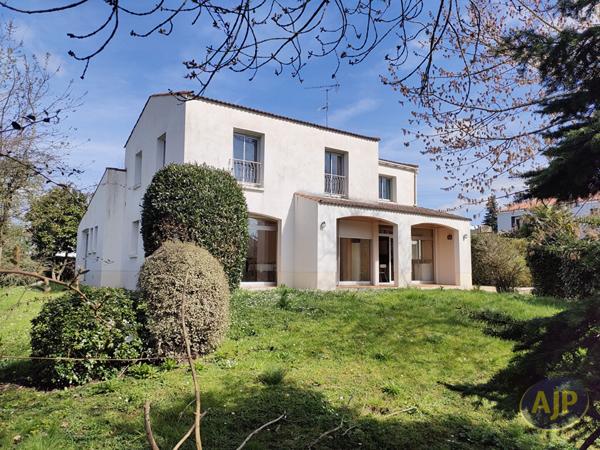 Vente maison La Roche Sur Yon : 333 000 € - AJP Immobilier La Roche-sur-Yon