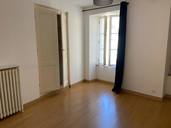 LUCON COEUR DE VILLE BEL APPARTEMENT PLAIN PIED 50M²/1 CHAMBRE AVEC PATIO ET GARAGE CHARGES COMPRISES