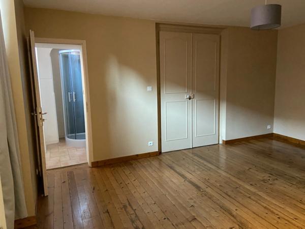 LUCON COEUR DE VILLE BEL APPARTEMENT PLAIN PIED 50M²/1 CHAMBRE AVEC PATIO ET GARAGE CHARGES COMPRISES