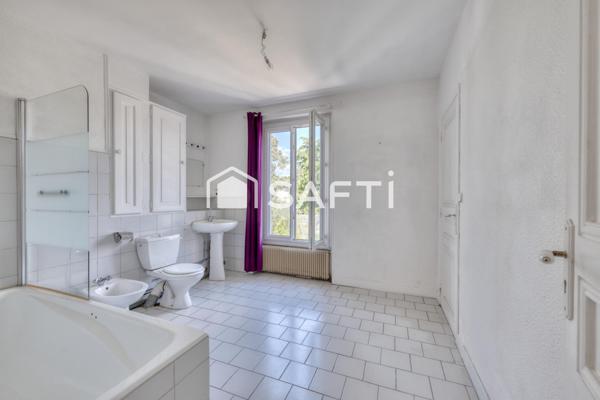 Belle maison familiale de 240 m² avec jardin, terrasses et dépendances