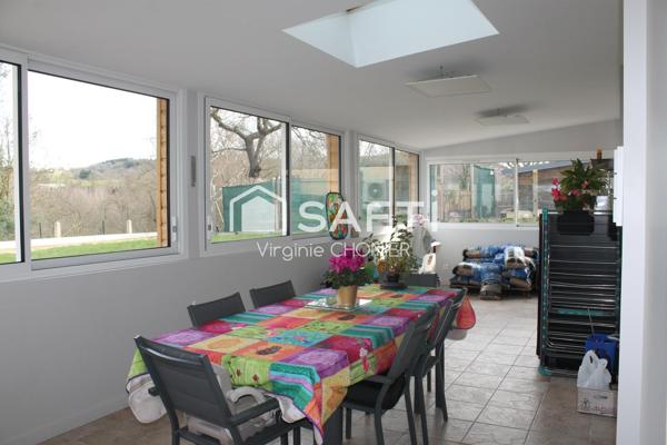 Maison entièrement rénovée de 153m2 avec garage double.