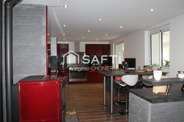Maison entièrement rénovée de 153m2 avec garage double.