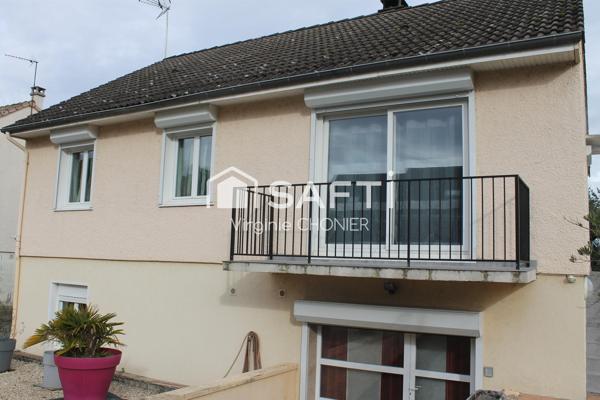Maison entièrement rénovée de 153m2 avec garage double.
