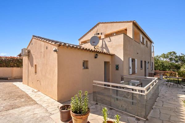 En exclusivité Villa comprenant T4 + T2 + Studio et piscine à vendre à Cogolin