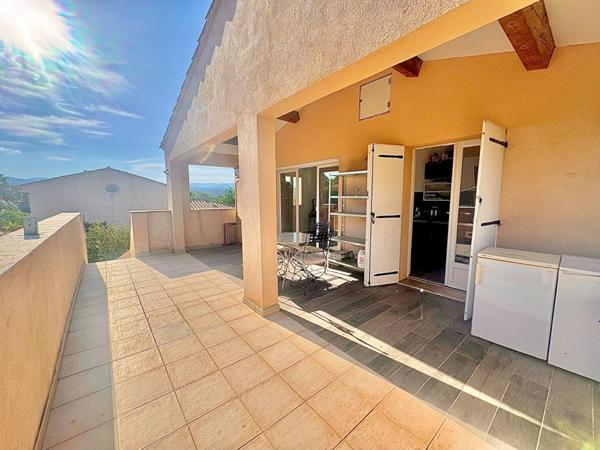 En exclusivité Villa comprenant T4 + T2 + Studio et piscine à vendre à Cogolin