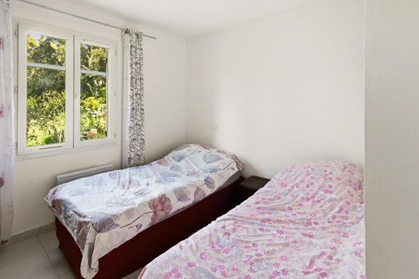 En exclusivité Villa comprenant T4 + T2 + Studio et piscine à vendre à Cogolin
