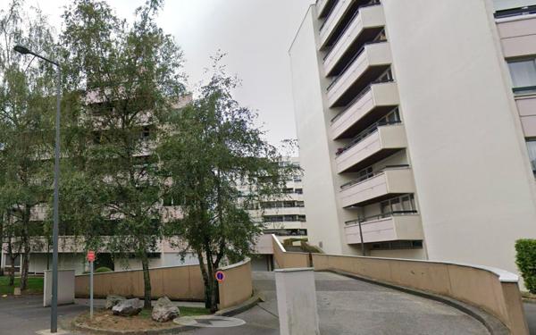 Stationnement à louer    10 m2 La Madeleine