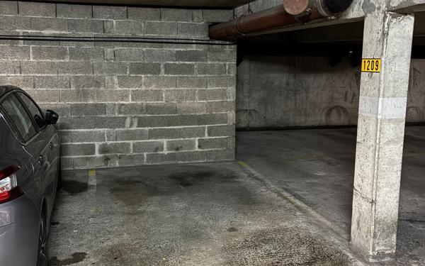Stationnement à louer    10 m2 La Madeleine