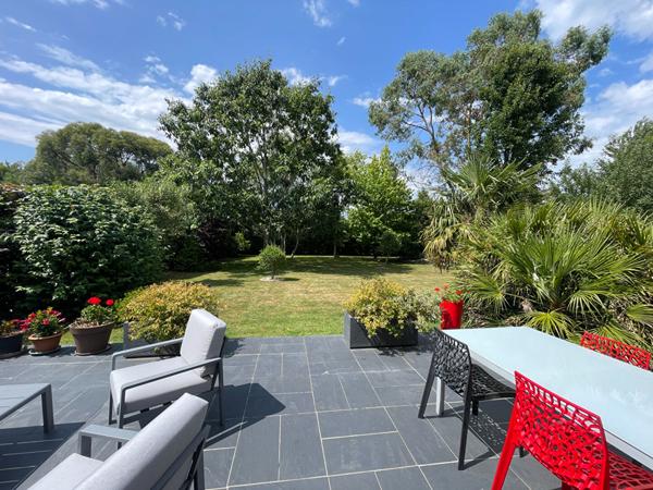 Maison à vendre à Ploeren vie de plain pied 4 chambres jardin 1300 m² environ sans vis-à-vis