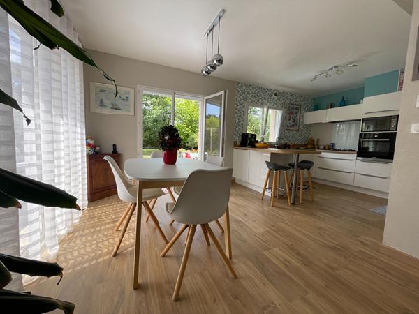 Maison à vendre à Ploeren vie de plain pied 4 chambres jardin 1300 m² environ sans vis-à-vis