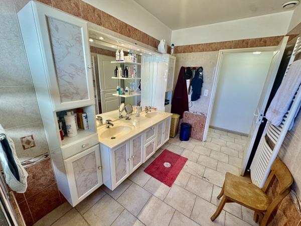 Charmante propriété en pleine nature, proche sainte-Cécile les vignes Sainte-Cécile-les-Vignes (84290)