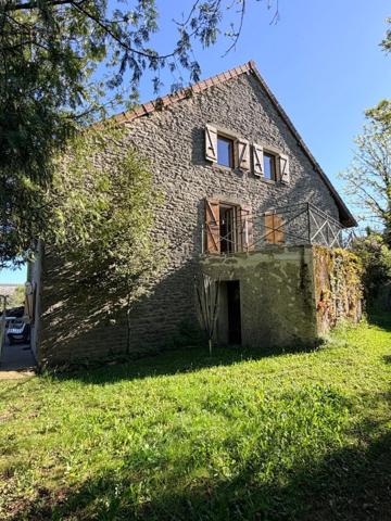Ancienne ferme Jurassienne au calme