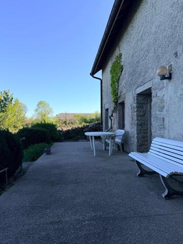 Ancienne ferme Jurassienne au calme
