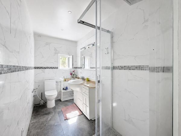 Maison lumineuse avec 2 appartements indépendants – Puget-sur-Argens