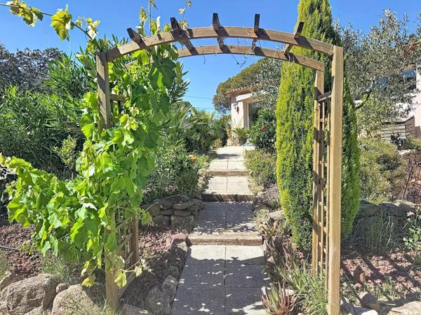 Maison lumineuse avec 2 appartements indépendants – Puget-sur-Argens