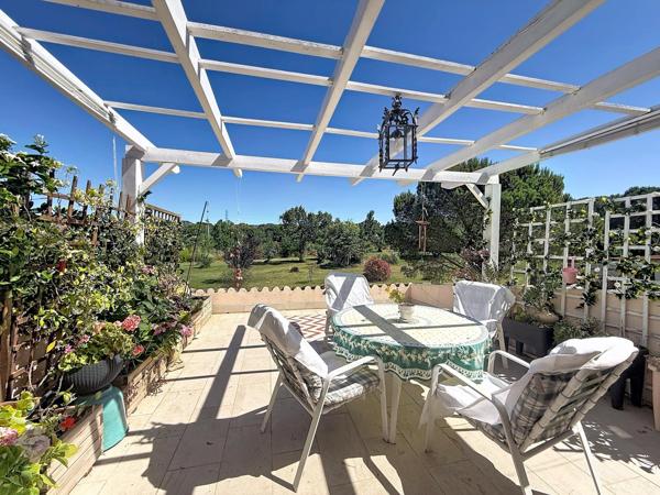 Maison lumineuse avec 2 appartements indépendants – Puget-sur-Argens