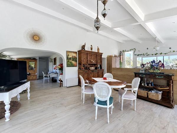Maison lumineuse avec 2 appartements indépendants – Puget-sur-Argens