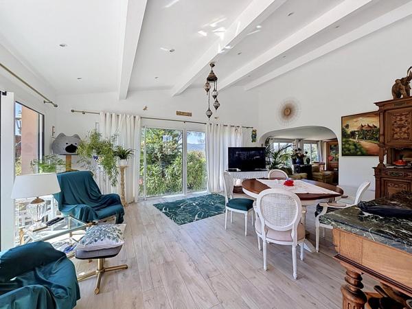Maison lumineuse avec 2 appartements indépendants – Puget-sur-Argens