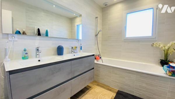 Élégance et modernité – Maison 2023 de 159 m² avec suite parentale et volumes généreux