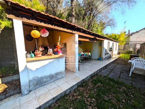 Maison familiale à fort potentiel avec grand terrain de 3000 m², combles aménageables et exposition plein sud, à deux pas du centre-ville !