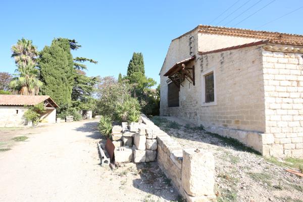 Saint-Aunès (34130) OPPORTUNITE, Mas de 1200m2 env, sur 3 ha à 15 mn des plages