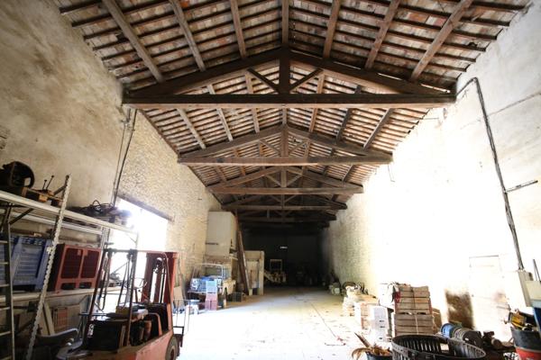 Saint-Aunès (34130) OPPORTUNITE, Mas de 1200m2 env, sur 3 ha à 15 mn des plages