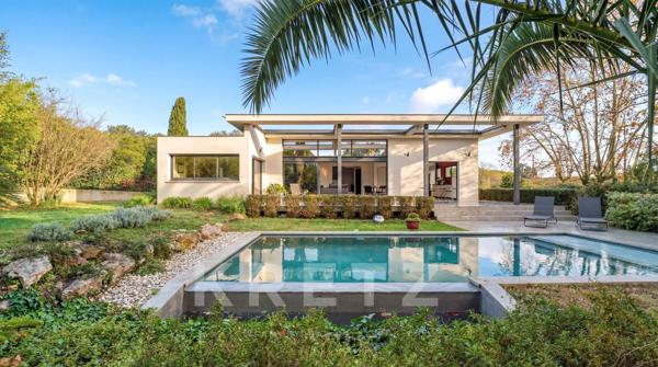 Villa d'architecte dans un écrin de verdure au centre de Castelnau le Lez