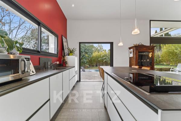 Villa d'architecte dans un écrin de verdure au centre de Castelnau le Lez