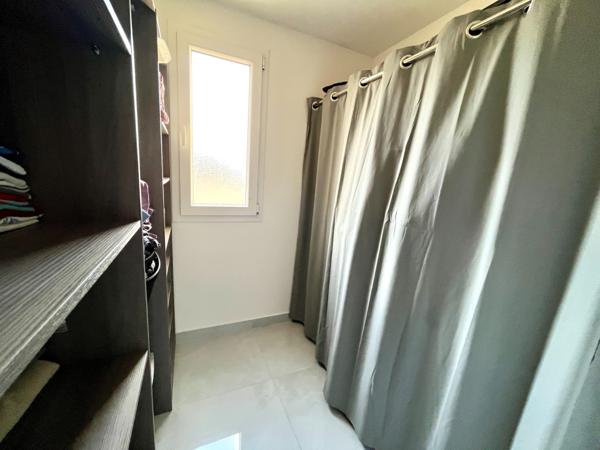 Maison
                                                                                                                                                                                                                                                                                                                        5 pièce(s)                                                                                                                                                                                                          3 chambre(s)                                                                                                                                                                                                          127  m²