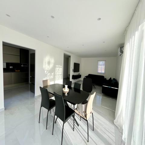 Maison
                                                                                                                                                                                                                                                                                                                        5 pièce(s)                                                                                                                                                                                                          3 chambre(s)                                                                                                                                                                                                          127  m²