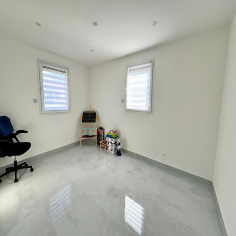 Maison
                                                                                                                                                                                                                                                                                                                        5 pièce(s)                                                                                                                                                                                                          3 chambre(s)                                                                                                                                                                                                          127  m²
