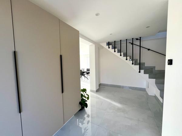 Maison
                                                                                                                                                                                                                                                                                                                        5 pièce(s)                                                                                                                                                                                                          3 chambre(s)                                                                                                                                                                                                          127  m²