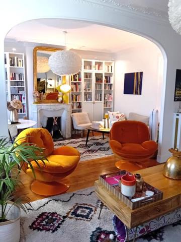 Appartement Haussmannien 75 m² traversant,  Balcons, ascenseur, chambre de service au 8 étage
