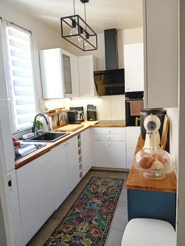 Appartement Haussmannien 75 m² traversant,  Balcons, ascenseur, chambre de service au 8 étage