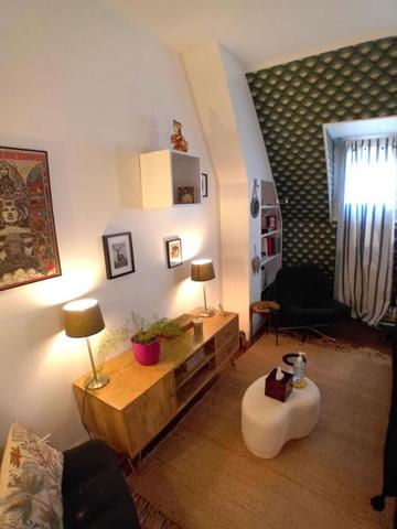 Appartement Haussmannien 75 m² traversant,  Balcons, ascenseur, chambre de service au 8 étage
