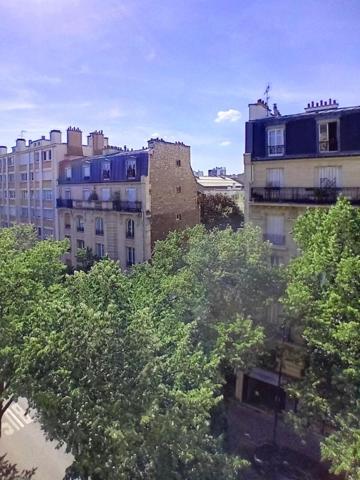 Appartement Haussmannien 75 m² traversant,  Balcons, ascenseur, chambre de service au 8 étage