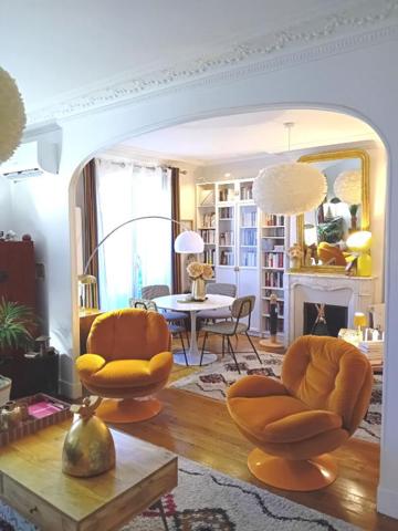 Appartement Haussmannien 75 m² traversant,  Balcons, ascenseur, chambre de service au 8 étage
