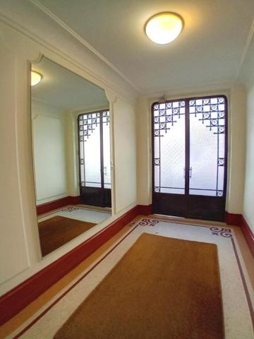 Appartement Haussmannien 75 m² traversant,  Balcons, ascenseur, chambre de service au 8 étage