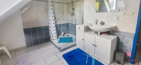 Maison familiale de 2009 avec jardin de 2 100 m²