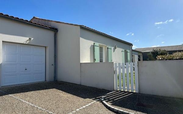 Maison à vendre    5 pièces • 114,40 m2 Pont-l'Abbé-d'Arnoult