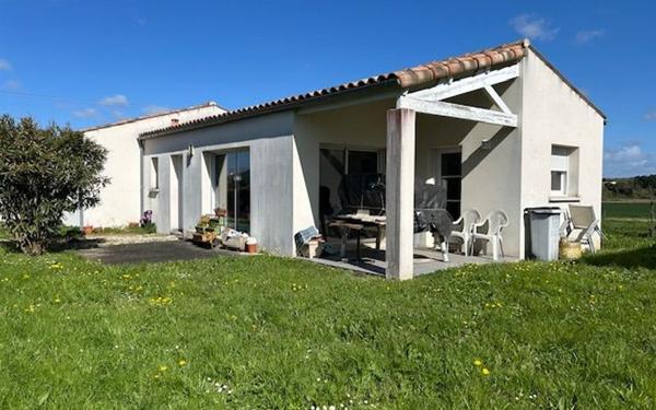 Maison à vendre    5 pièces • 114,40 m2 Pont-l'Abbé-d'Arnoult