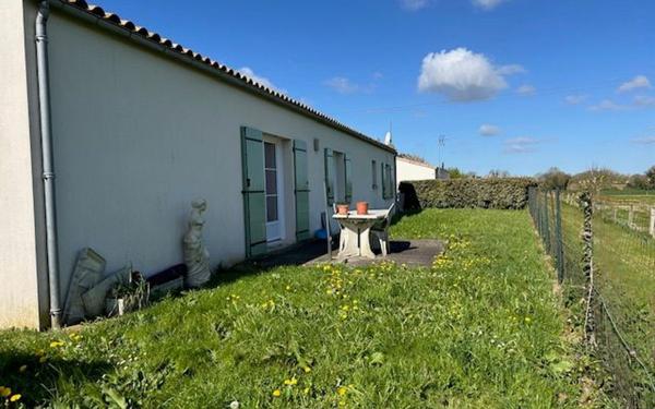 Maison à vendre    5 pièces • 114,40 m2 Pont-l'Abbé-d'Arnoult