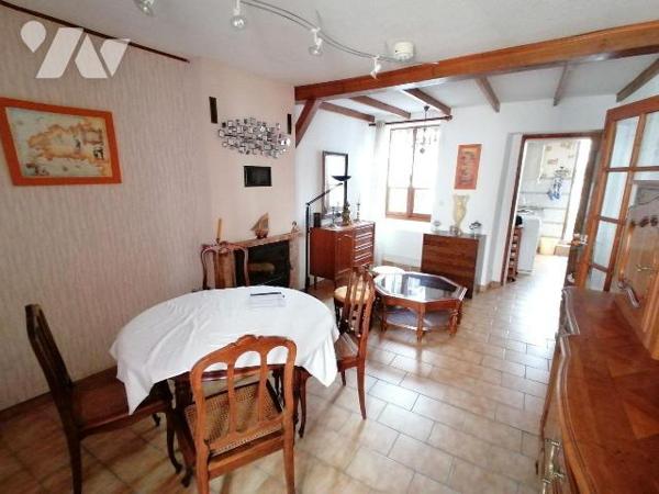 NOUVEAUTE ETUDE TRENTE CINQ NOTAIRES !!! Sur la commune du POULIGUEN, au c?ur du centre-ville, ...